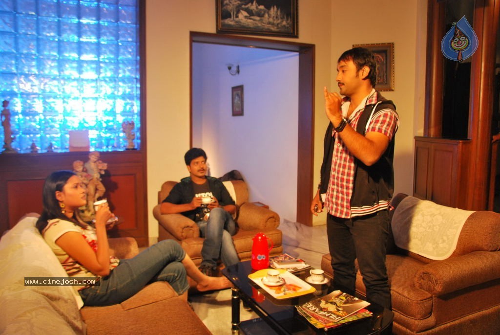 Sandatlo Sademiya Movie Hot Stills - 29 / 85 photos