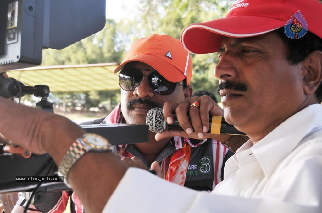 Sandatlo Sademiya Movie Hot Stills - 38 / 85 photos