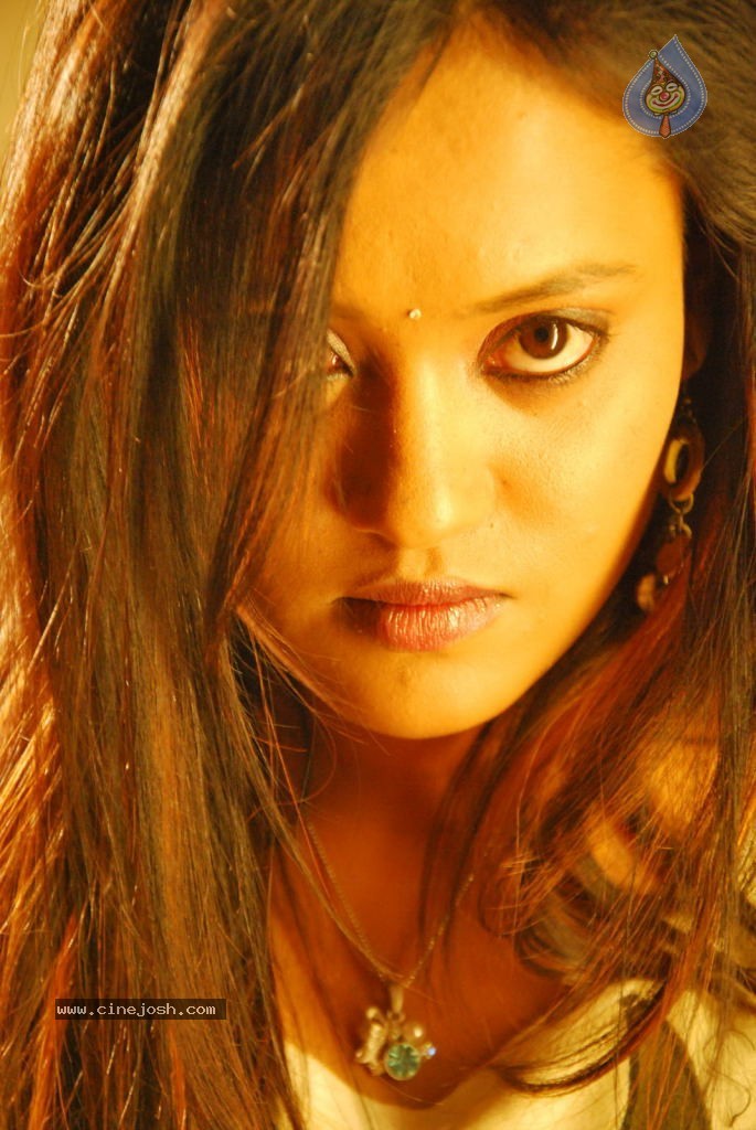 Sandatlo Sademiya Movie Hot Stills - 40 / 85 photos