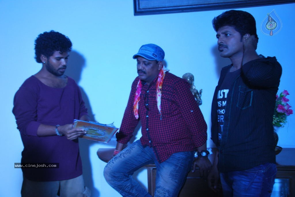 Sandatlo Sademiya Movie Hot Stills - 42 / 85 photos