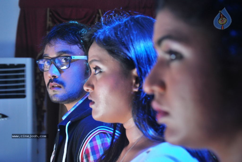 Sandatlo Sademiya Movie Hot Stills - 47 / 85 photos