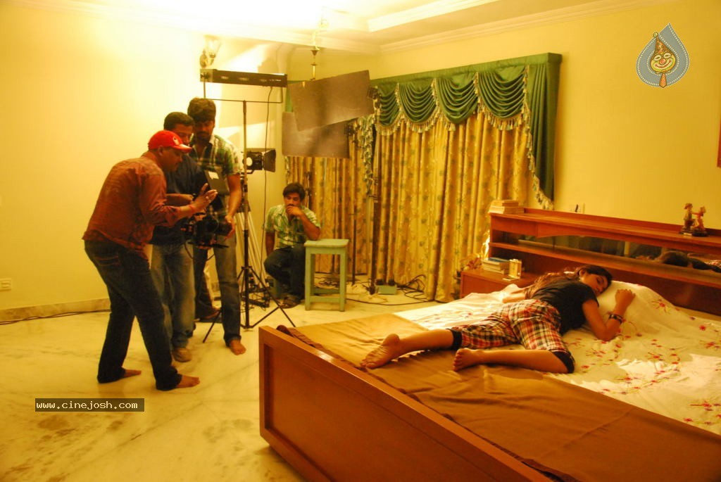 Sandatlo Sademiya Movie Hot Stills - 60 / 85 photos