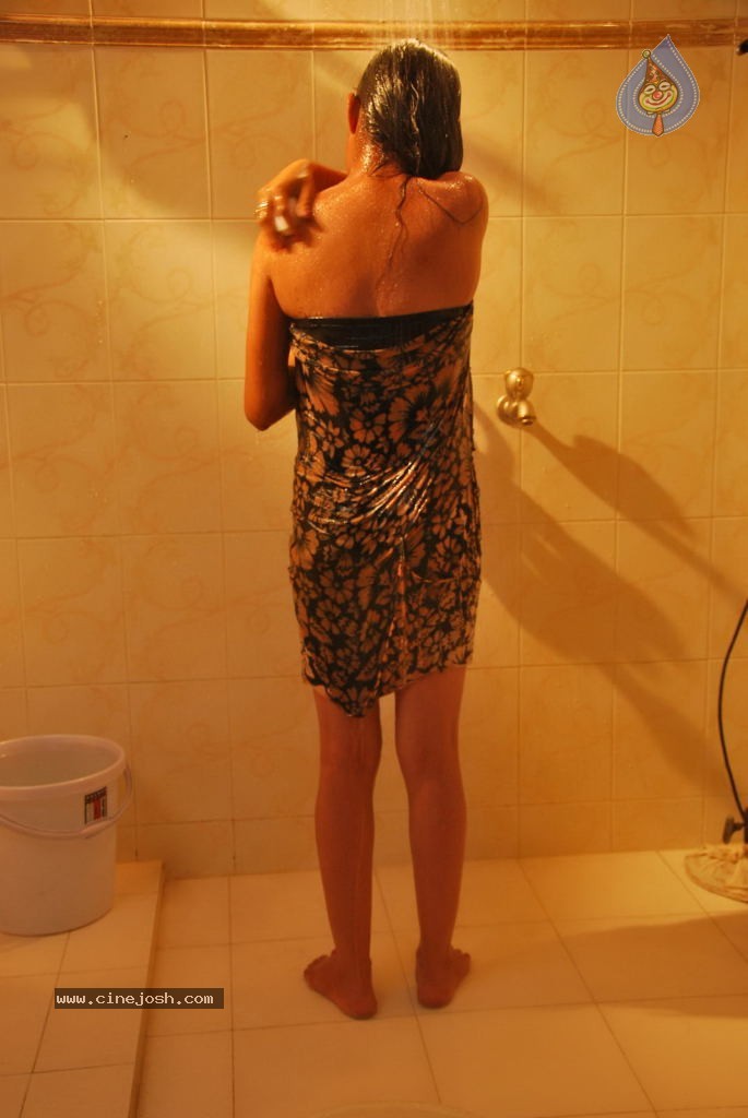 Sandatlo Sademiya Movie Hot Stills - 77 / 85 photos