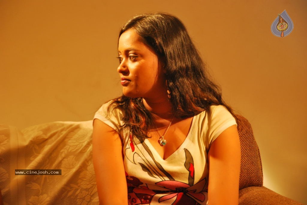 Sandatlo Sademiya Movie Hot Stills - 80 / 85 photos