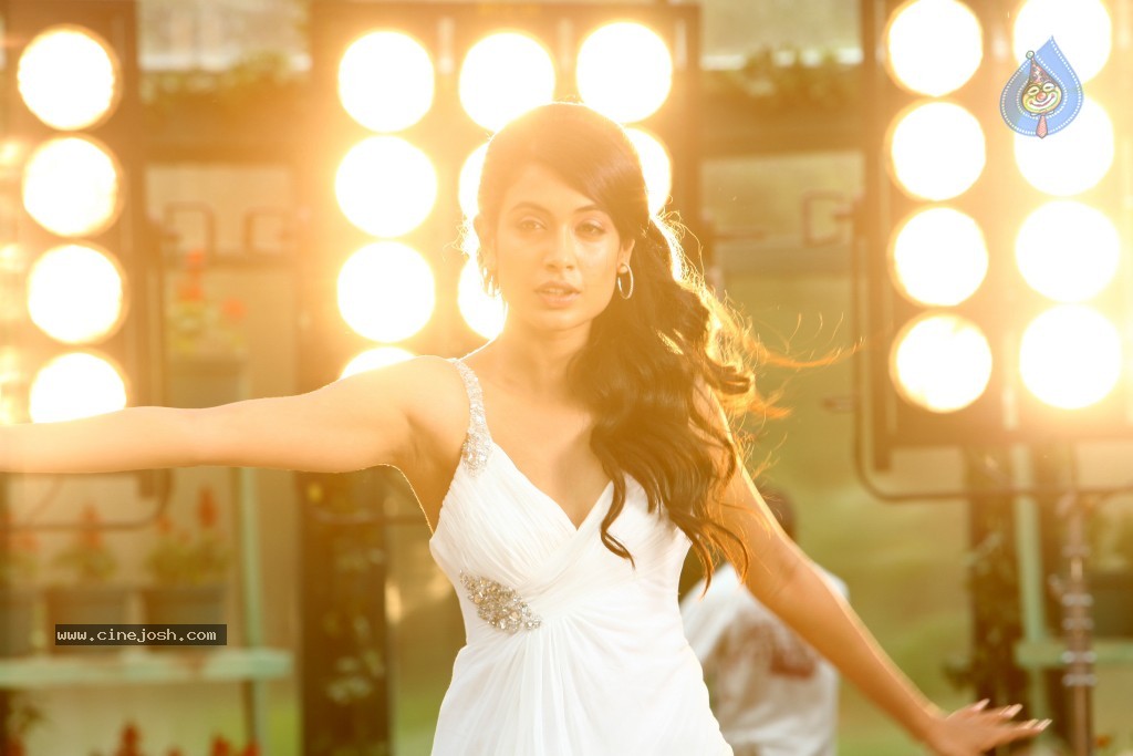 Sarah Jane Dias Hot Stills - 14 / 86 photos