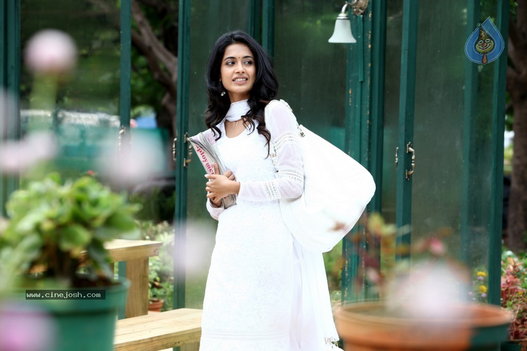 Sarah Jane Dias Hot Stills - 15 / 86 photos