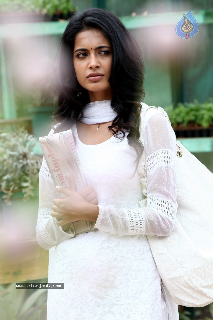 Sarah Jane Dias Hot Stills - 22 / 86 photos