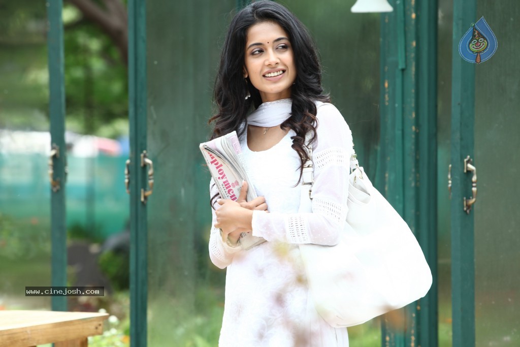 Sarah Jane Dias Hot Stills - 28 / 86 photos