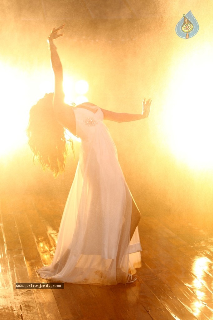 Sarah Jane Dias Hot Stills - 45 / 86 photos