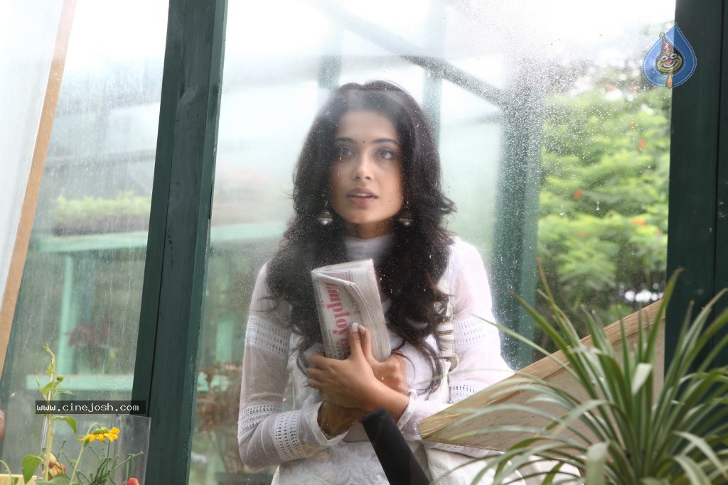 Sarah Jane Dias Hot Stills - 49 / 86 photos