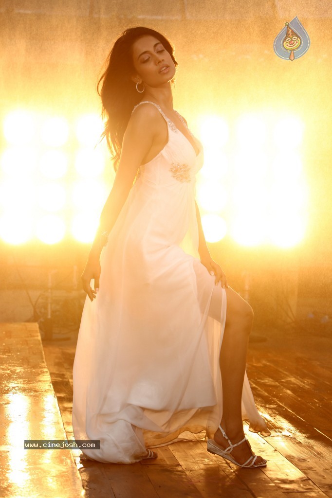 Sarah Jane Dias Hot Stills - 54 / 86 photos