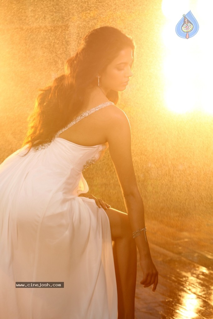 Sarah Jane Dias Hot Stills - 57 / 86 photos