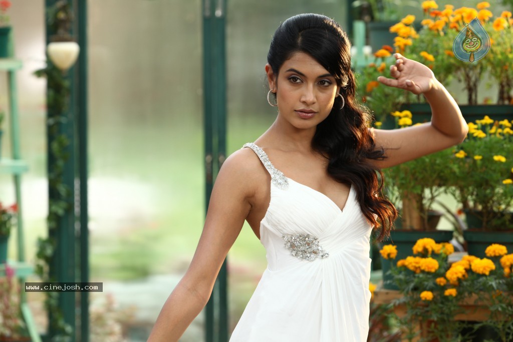Sarah Jane Dias Hot Stills - 61 / 86 photos
