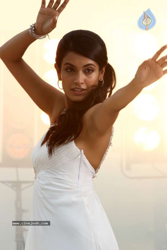 Sarah Jane Dias Hot Stills - 62 / 86 photos