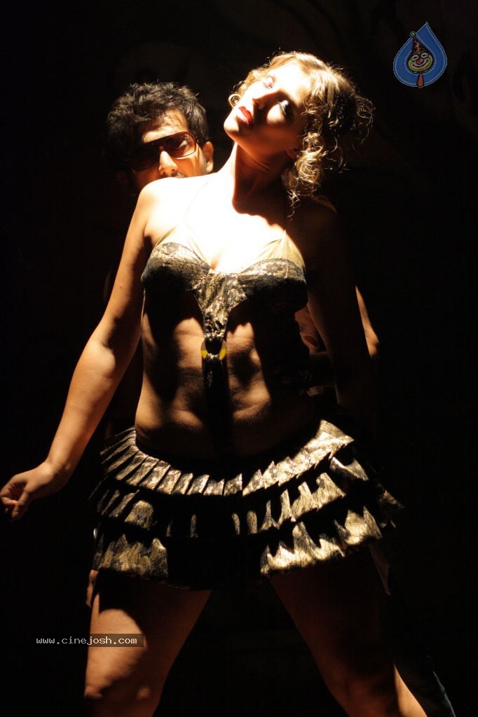 Sasesham Movie Spicy Stills - 5 / 79 photos