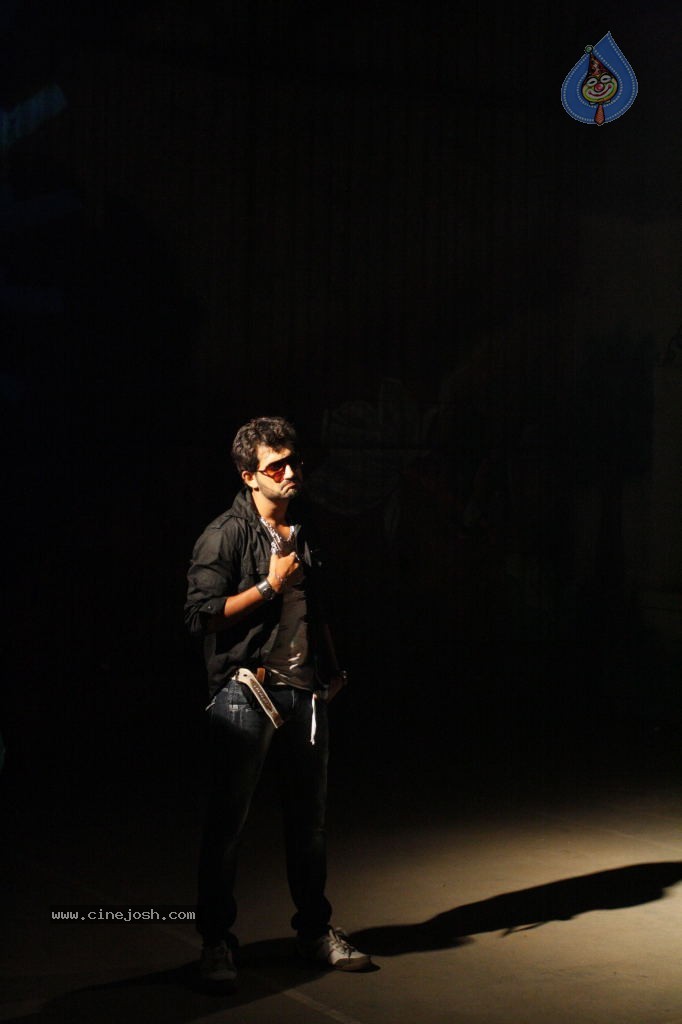 Sasesham Movie Spicy Stills - 52 / 79 photos