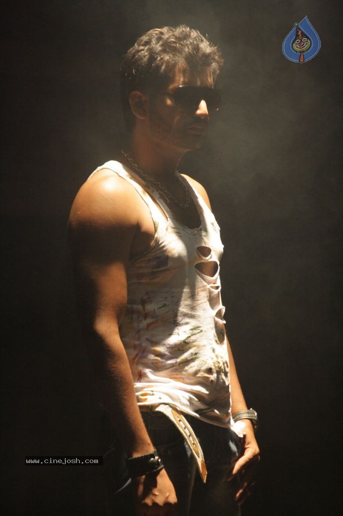 Sasesham Movie Spicy Stills - 73 / 79 photos