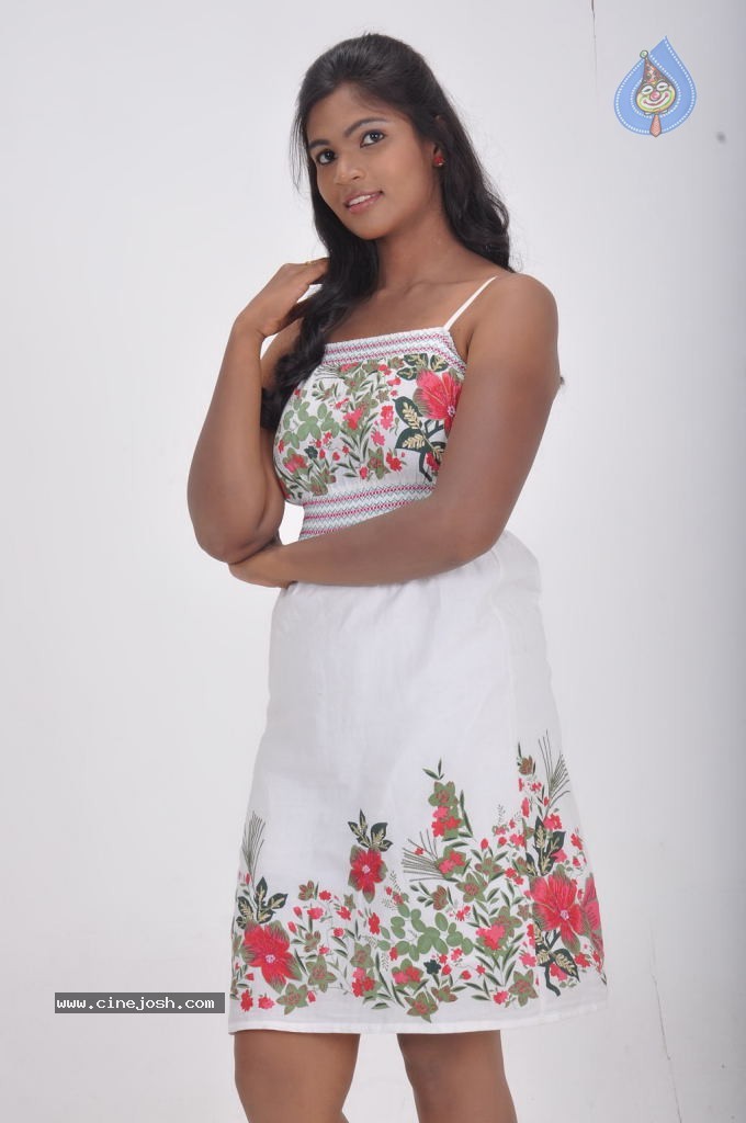 Sathiram Perundhu Nilayam Tamil Movie Hot Stills - 36 / 46 photos