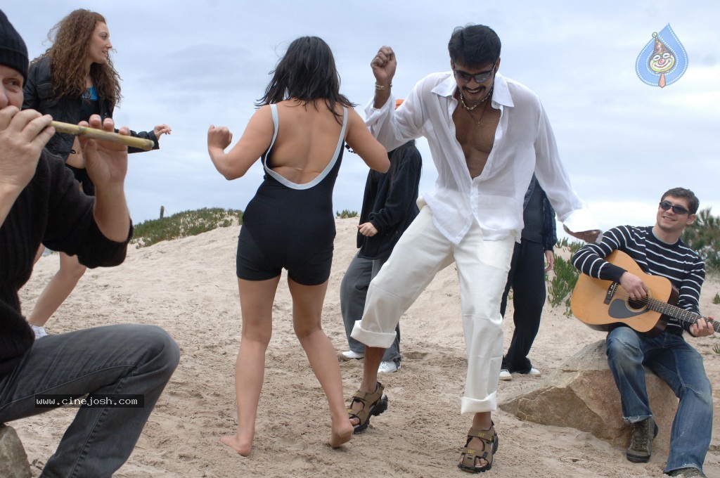 Scam Movie Hot gallery - 6 / 89 photos