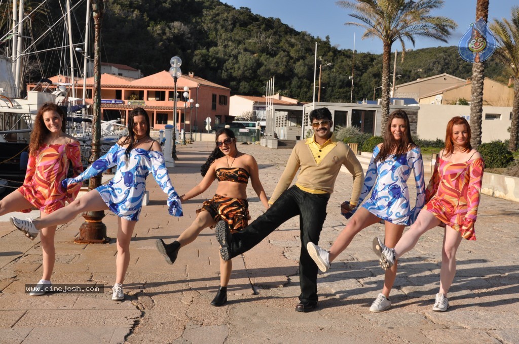 Scam Movie Hot gallery - 74 / 89 photos