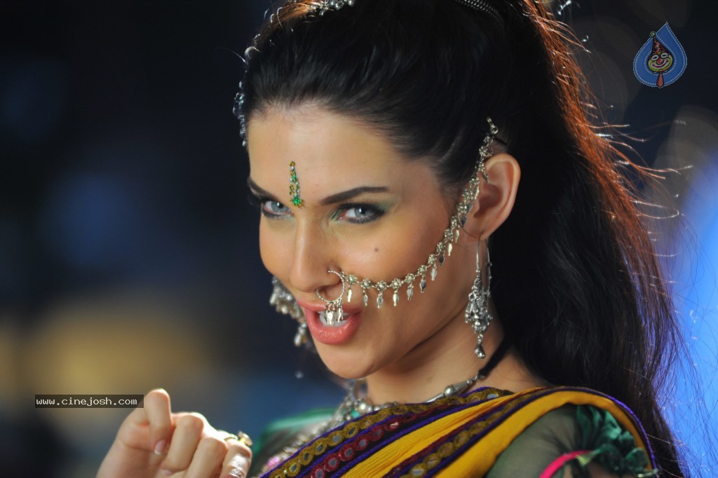 Scarlett Wilson Hot Photos - 18 / 62 photos