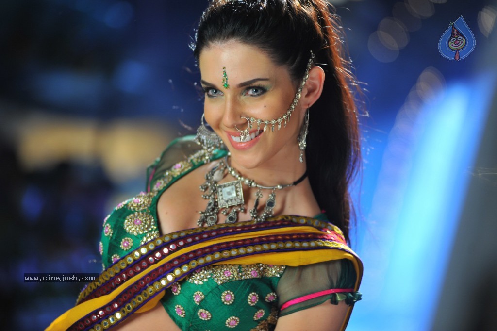 Scarlett Wilson Hot Photos - 23 / 62 photos