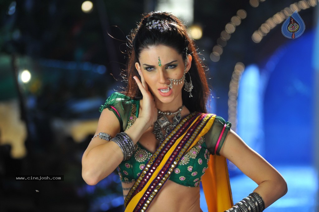 Scarlett Wilson Hot Photos - 31 / 62 photos