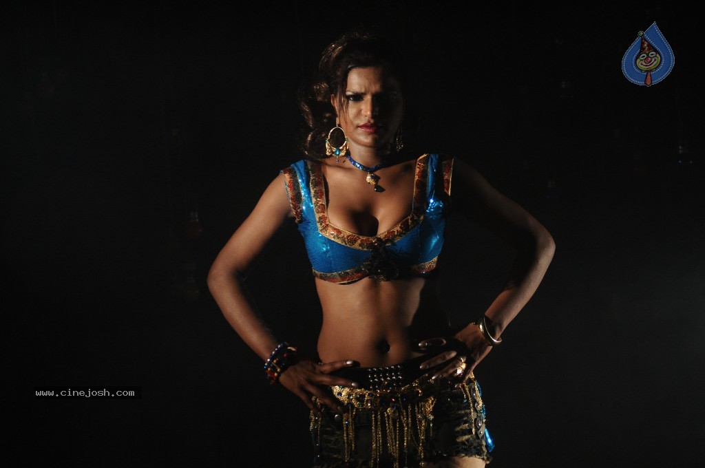 Shalini Naidu Spicy Stills - 45 / 98 photos