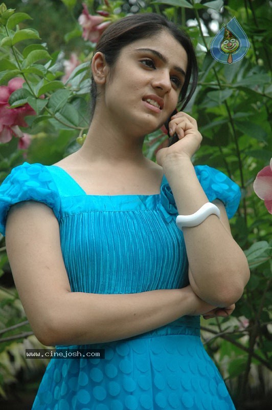 Shefali Sharma Spicy Stills - 30 / 51 photos