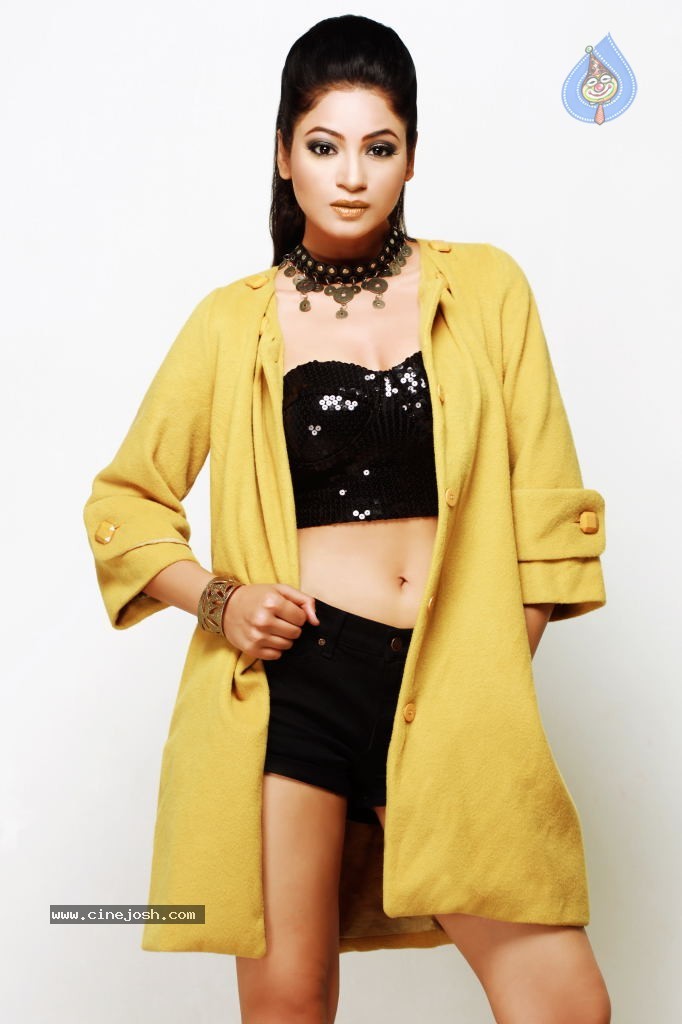 Shilpi Sharma Hot Photos - 18 / 28 photos