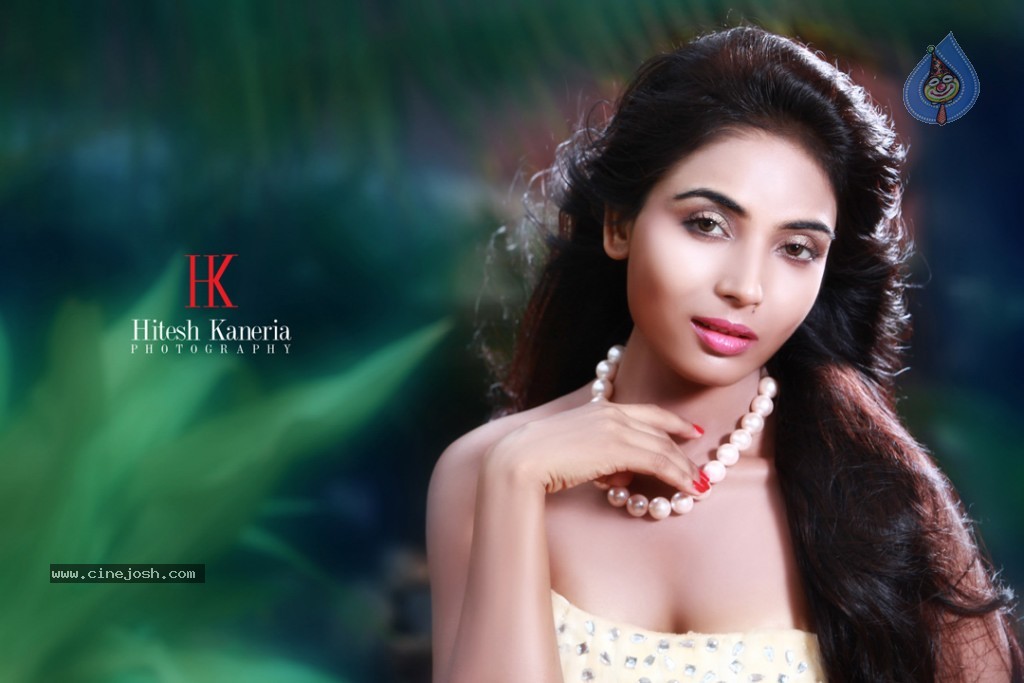 Shilpi Shukla Hot Photo Shoot - 25 / 31 photos