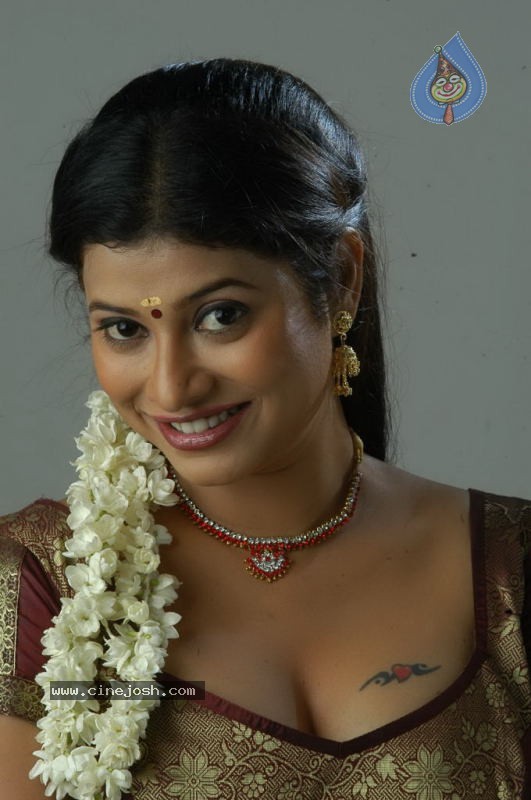 Shobana Naidu Hot Photos - 10 / 56 photos