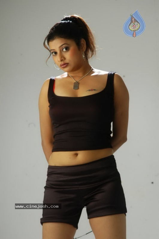 Shobana Naidu Hot Photos - 17 / 56 photos