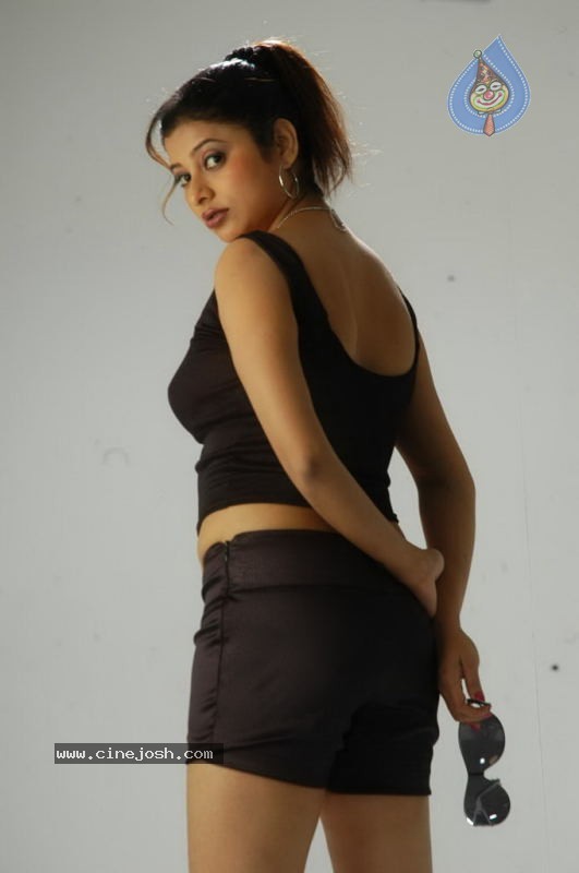 Shobana Naidu Hot Photos - 18 / 56 photos