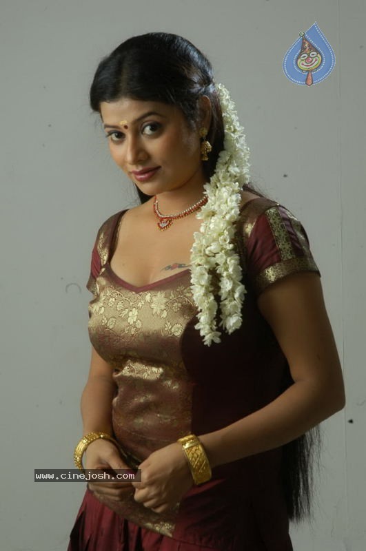 Shobana Naidu Hot Photos - 28 / 56 photos