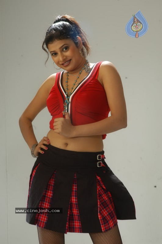 Shobana Naidu Hot Photos - 35 / 56 photos