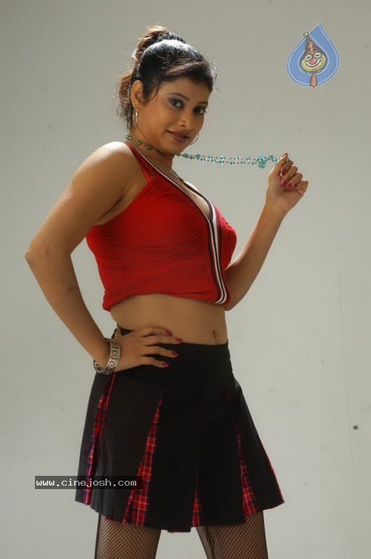 Shobana Naidu Hot Photos - 52 / 56 photos