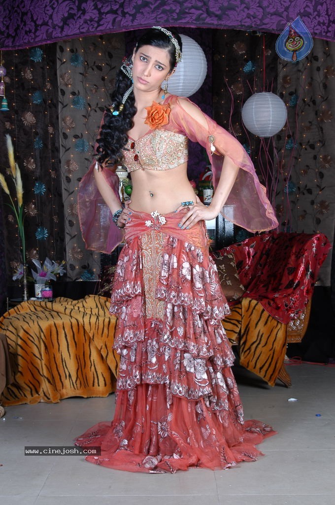 Shruti Hassan Spciy Photos - 61 / 83 photos