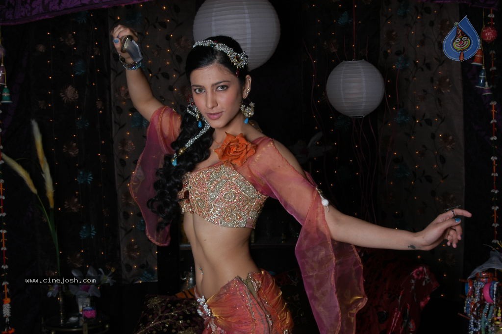 Shruti Hassan Spciy Photos - 74 / 83 photos