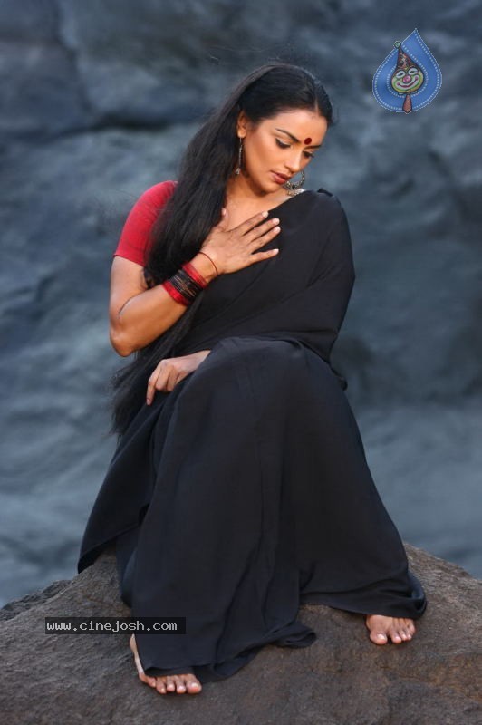 Shweta Menon Spicy Stills - 2 / 52 photos