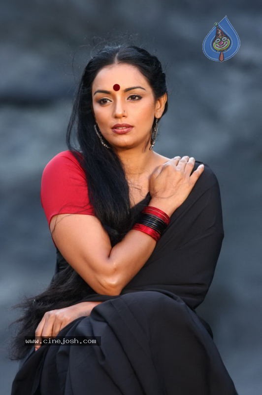 Shweta Menon Spicy Stills - 23 / 52 photos