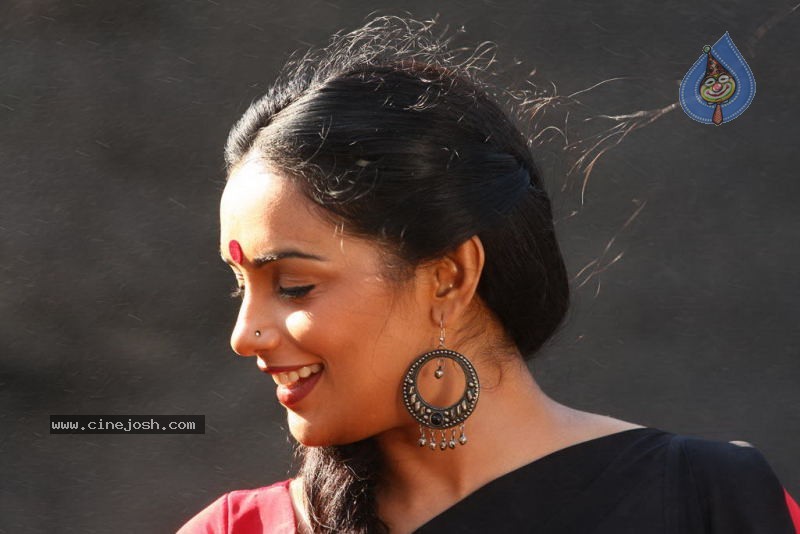 Shweta Menon Spicy Stills - 31 / 52 photos