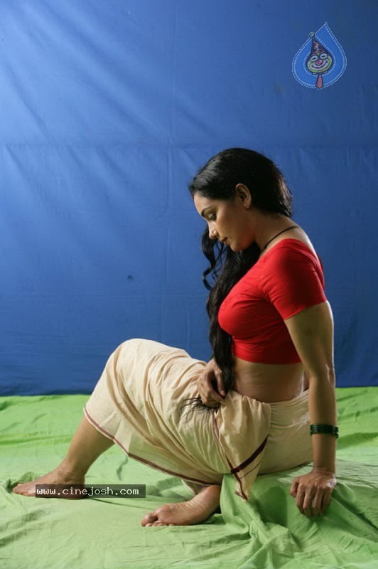 Shweta Menon Spicy Stills - 37 / 52 photos