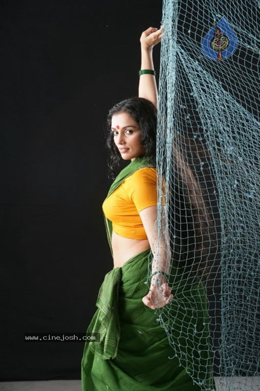 Shweta Menon Spicy Stills - 38 / 52 photos