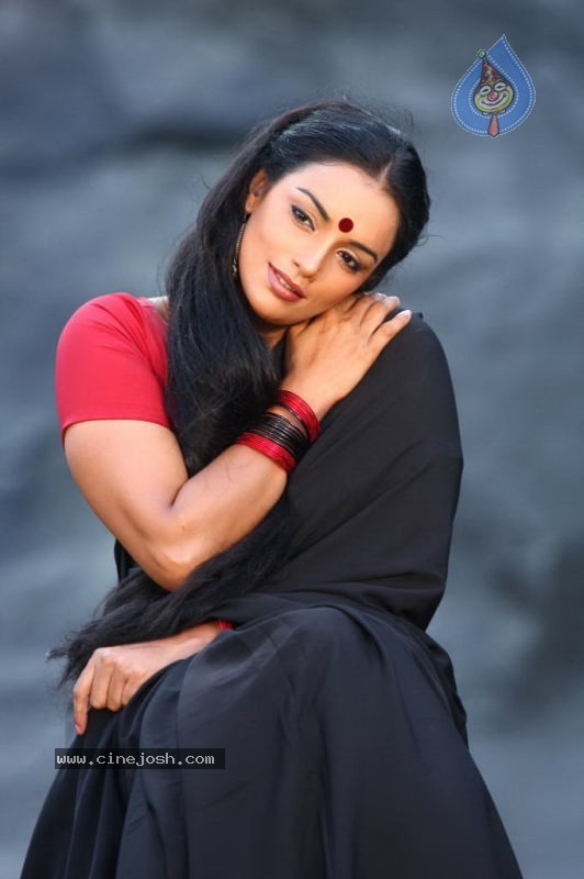Shweta Menon Spicy Stills - 50 / 52 photos