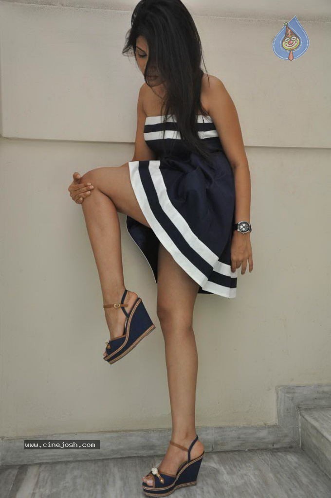Shweta Pandit Hot Stills - 5 / 88 photos