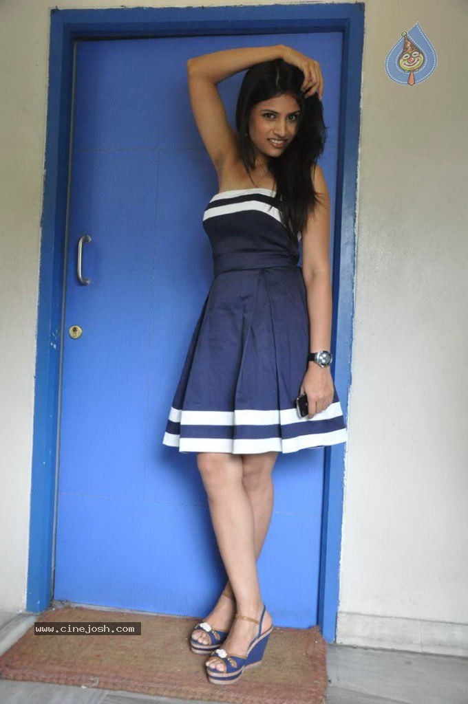 Shweta Pandit Hot Stills - 36 / 88 photos