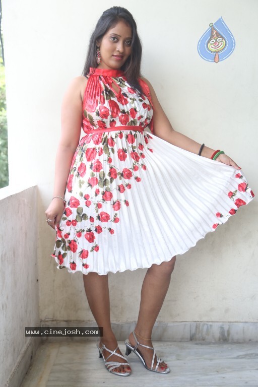 Sindhu Sri Hot Stills - 25 / 129 photos