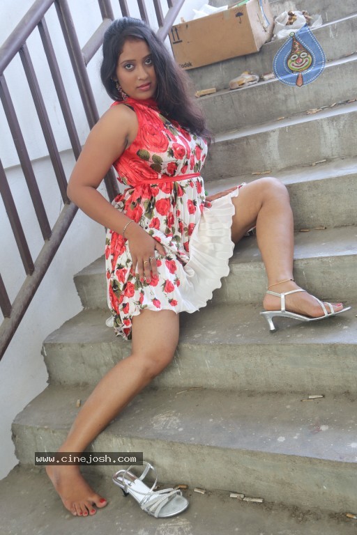 Sindhu Sri Hot Stills - 26 / 129 photos