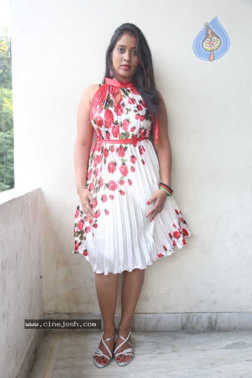 Sindhu Sri Hot Stills - 32 / 129 photos